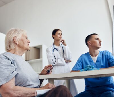 ศูนย์รับดูแลผู้สูงอายุระหว่างวัน (Day Care)